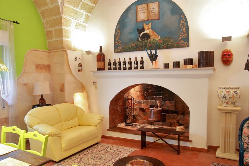 Immagine del camino interno alla masseria